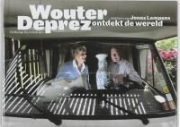 BESPREKING –  Cabaretier-auteur Wouter Deprez ontdekt de wereld