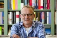 Boekhandelaar van het jaar 2012 Daan van der Valk verspreidt de Boekenkrant