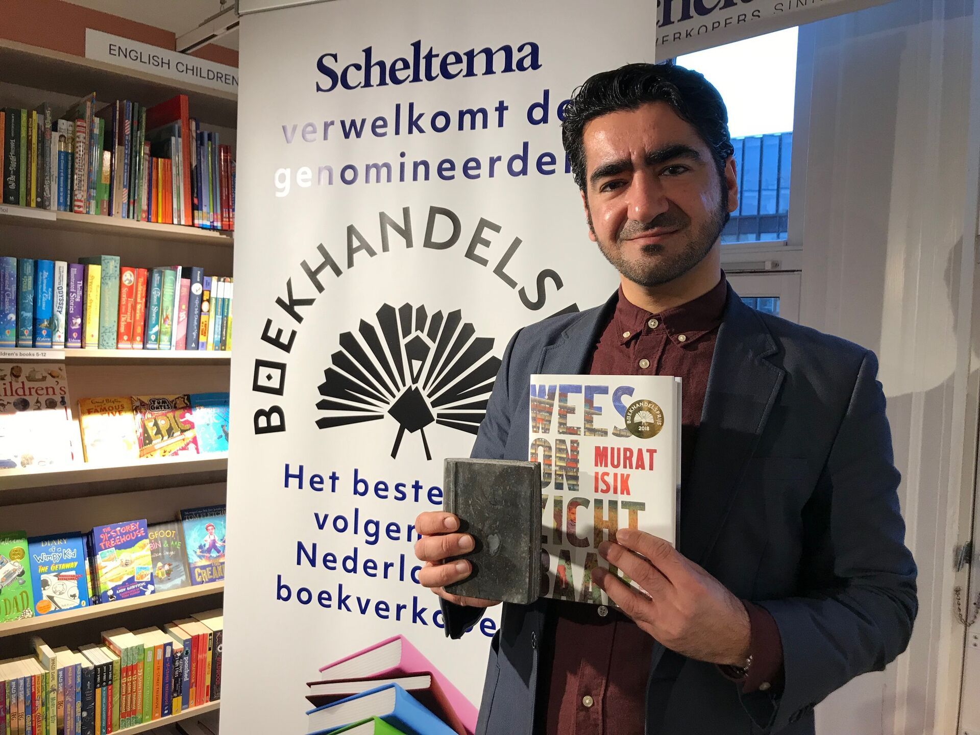 Murat Isik wint met Wees onzichtbaar Boekhandelsprijs 2018